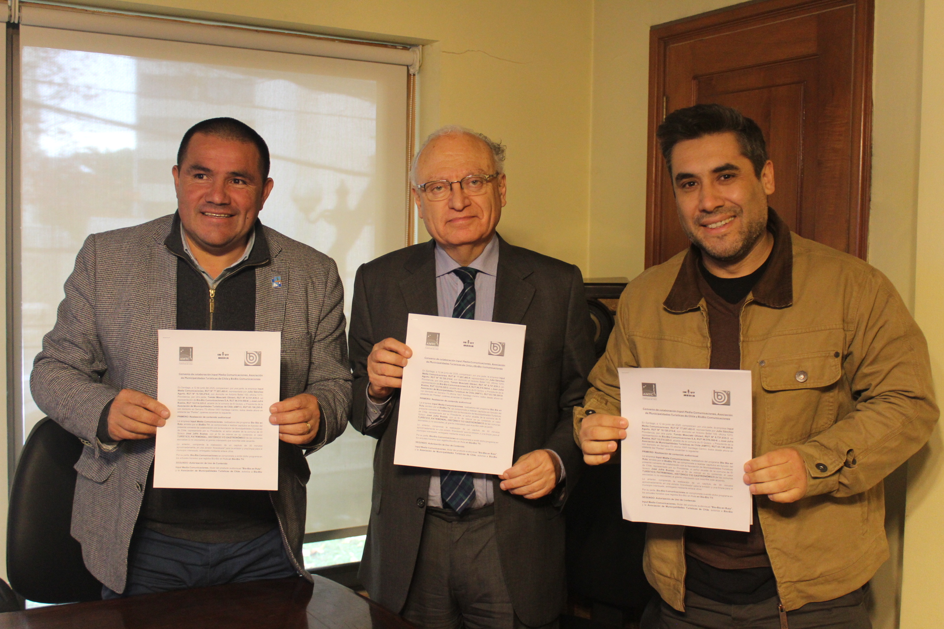En este momento estás viendo AMTC y Radio Bío-Bío firman alianza para visibilizar el turismo local en TV